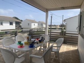 Coquet Chalet à 50m de la Plage - 6 Pers, Terrasse, TV, Lave-vaisselle - FR-1-796-42